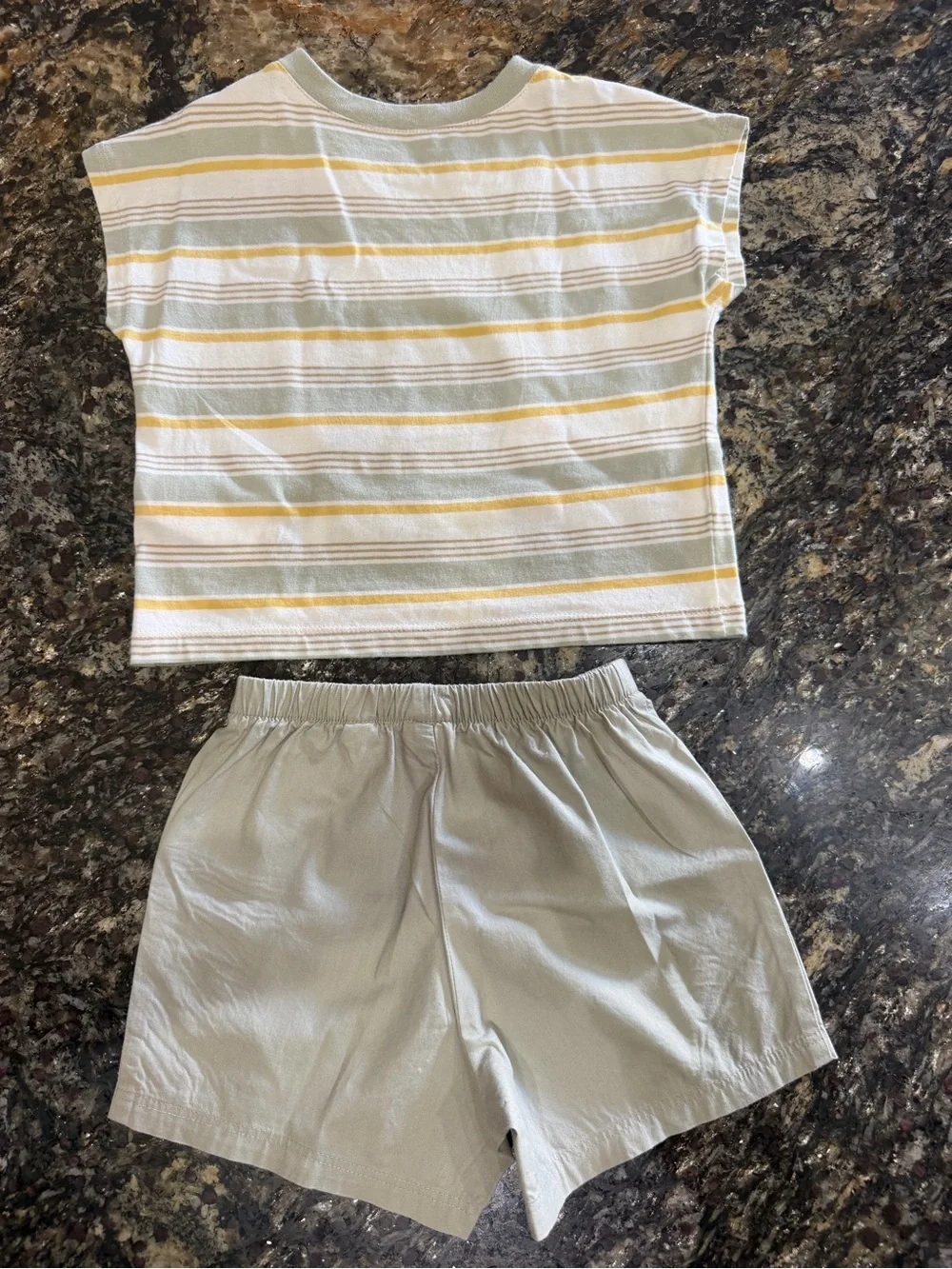 Baby GAP Shorts Set 12-18 months